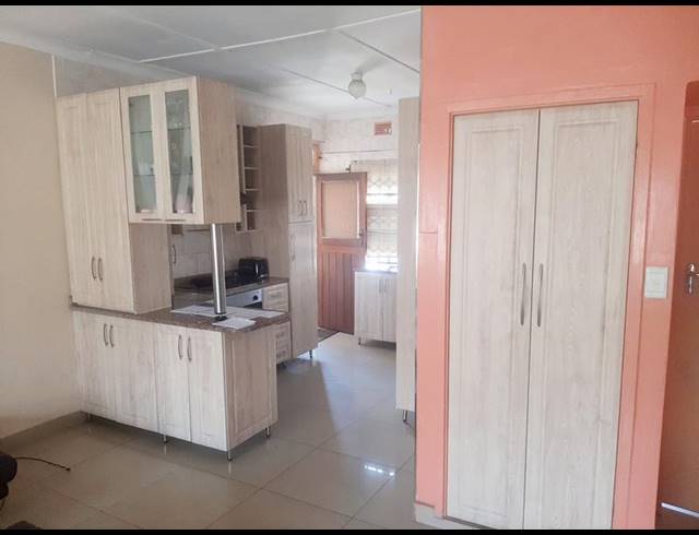 2 BEDROOM APARTMENT FOR SALE IN MONTCLAIR